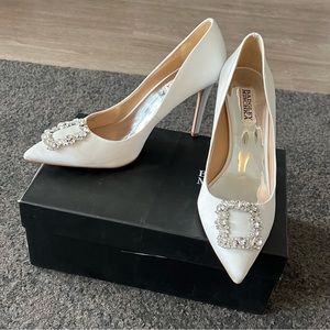 Badgley Mischka 9.5 White Heels with Crystal Embellishments Wedding